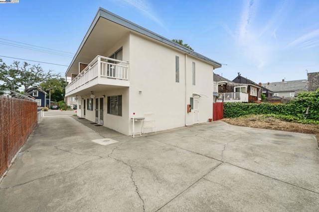 1556 Lincoln Ave, Alameda CA: https://media.crmls.org/mediaz/1698366e-5585-476a-a06d-fa649200ec61.jpg