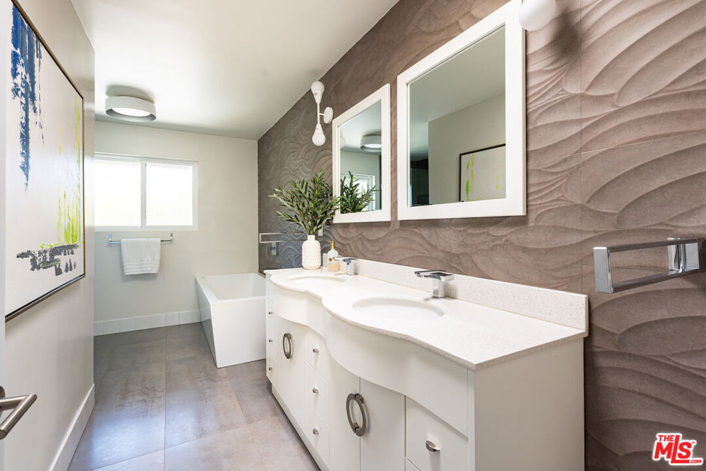 MLS #25567183 img 27