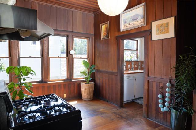 21130 E Cliff Drive, Santa Cruz CA: https://media.crmls.org/mediaz/16998200-85e8-471e-9c6e-bc93a635ee53.jpg