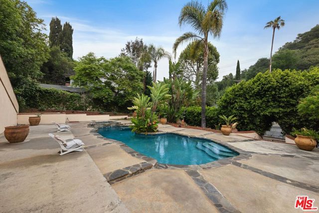 2431 Benedict Canyon Drive, Beverly Hills CA: https://media.crmls.org/mediaz/169a151c-f74a-4ffc-a6fd-b8d896e4082b.jpg