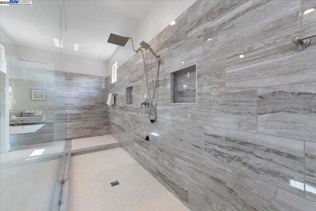 7259 Lembert Hills Dr, Dublin CA: https://media.crmls.org/mediaz/169aa108-0061-4011-8831-e216298b54c3.jpg