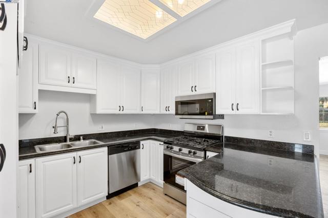 4260 Irene Drive, Martinez CA: https://media.crmls.org/mediaz/169ac8ef-7a10-4ba3-9a1c-6885b253b551.jpg
