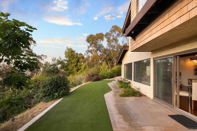 1586 Kimberly Woods Dr, El Cajon CA: https://media.crmls.org/mediaz/169aeb8b-a7ef-4c3f-b685-3a303ef713ec.jpg