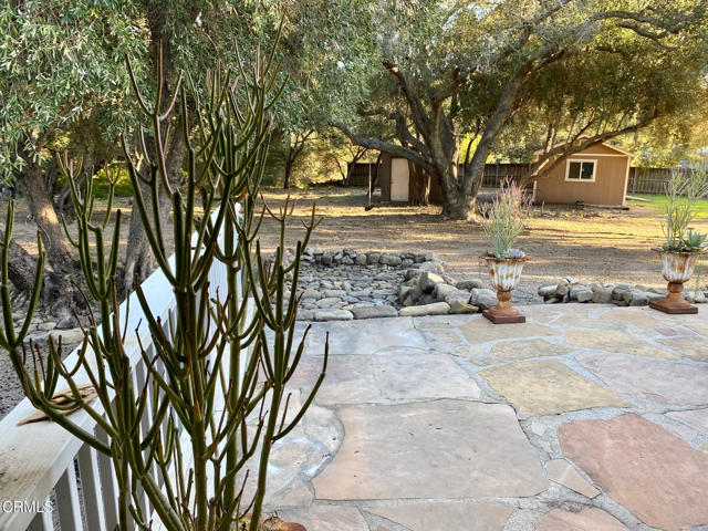 1073 Shippee Lane, Ojai CA: https://media.crmls.org/mediaz/169b1b97-ee53-4672-b51d-be75e86542d3.jpg