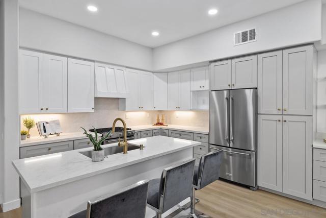 348 Plaza Los Osos, Chula Vista CA: https://media.crmls.org/mediaz/169b7018-b760-45db-96bd-de7e220b0c1b.jpg