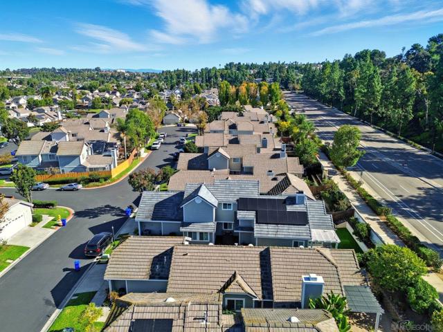 10462 Rancho Carmel Dr, San Diego CA: https://media.crmls.org/mediaz/169bc1cb-8b29-457c-8abb-9a008b735422.jpg