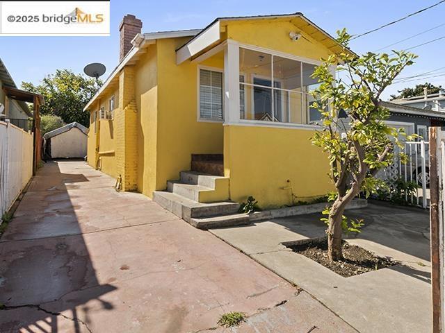 1132 86Th Ave, Oakland CA: https://media.crmls.org/mediaz/169bdfa4-e1b5-42b8-bcd3-6b31be5f04c7.jpg