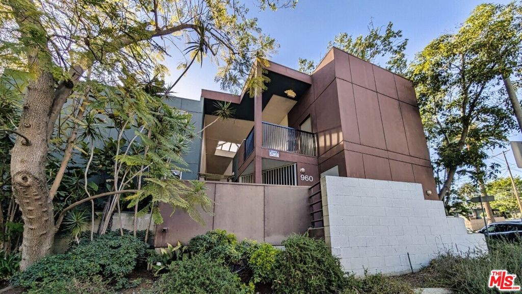 960 Sanborn Avenue #3