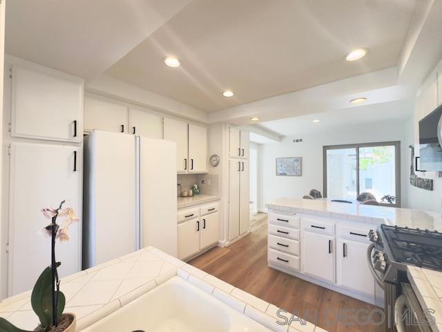75 Catspaw, Coronado CA: https://media.crmls.org/mediaz/169c85bf-10d8-4124-a990-64dd2d535dba.jpg