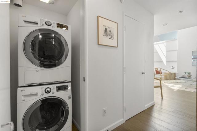 1364 Powell St, Emeryville CA: https://media.crmls.org/mediaz/169c9f7f-761f-4d27-b113-9430460b6b4f.jpg
