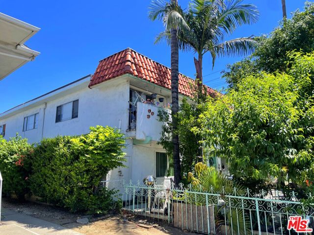 19103 Sherman Way, Reseda CA: https://media.crmls.org/mediaz/169c9ff6-d455-4c1d-8709-192ff5a7192d.jpg