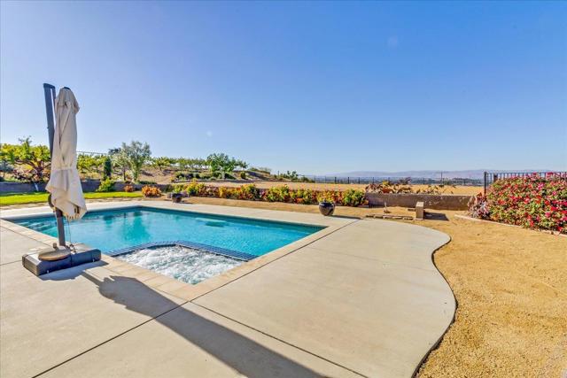 4116 Ashford Circle, Hollister CA: https://media.crmls.org/mediaz/169ca5b2-78c7-4c51-9bfe-dcafece8eb50.jpg