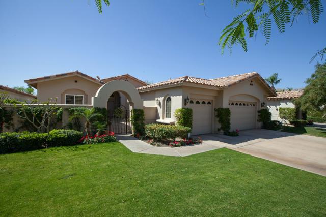 78975 ViA Carmel, La Quinta CA: https://media.crmls.org/mediaz/169cbde8-d22f-4f95-be94-62e36018d817.jpg