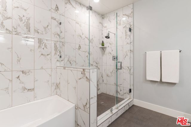 4925 Wilshire Boulevard, Los Angeles CA: https://media.crmls.org/mediaz/169d7ee3-d09d-4b96-90c8-a5c6969d0835.jpg