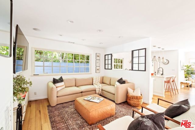 2204 Stanley Hills Drive, Los Angeles CA: https://media.crmls.org/mediaz/169da009-281e-4960-8b1d-1cb479bea0e5.jpg