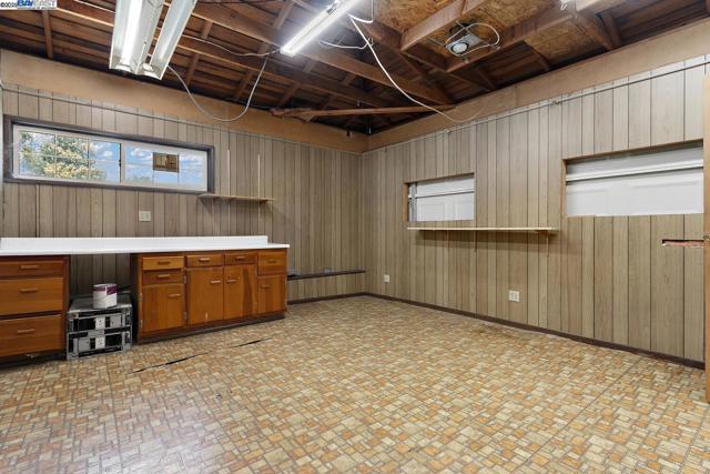 5221 Roxanne Ct, Livermore CA: https://media.crmls.org/mediaz/169e2712-c00a-464d-a3a5-e93e81dadb35.jpg