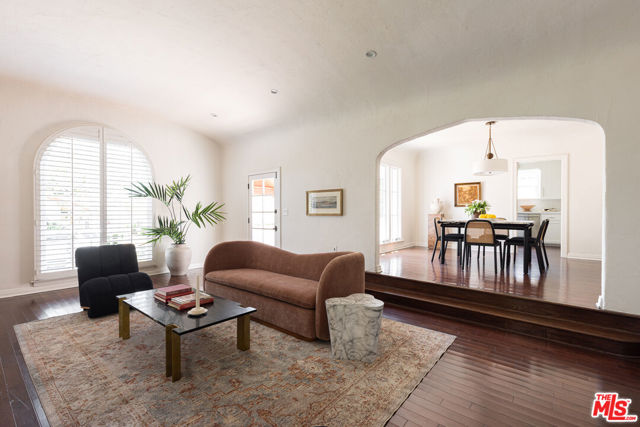 8009 Clinton Street, Los Angeles CA: https://media.crmls.org/mediaz/169e7c71-8272-4bb0-b812-2ba001d17019.jpg