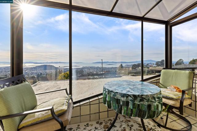 716 Gelston Pl, El Cerrito CA: https://media.crmls.org/mediaz/169fb9f8-0d79-40ac-9d04-3a5ba710eab7.jpg