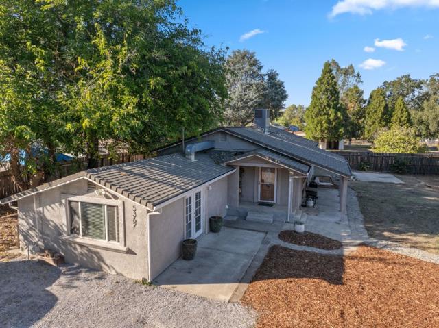 5367 Rosswood Lane, Redding CA: https://media.crmls.org/mediaz/169ff96f-1852-48ca-9cc7-dd448d3f5377.jpg