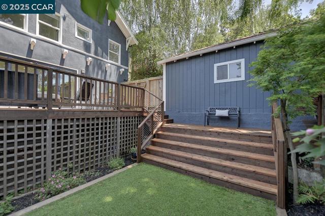 1039 Elsinore, Oakland CA: https://media.crmls.org/mediaz/16a0d2df-e348-47d6-80c2-7d952fab6b8d.jpg