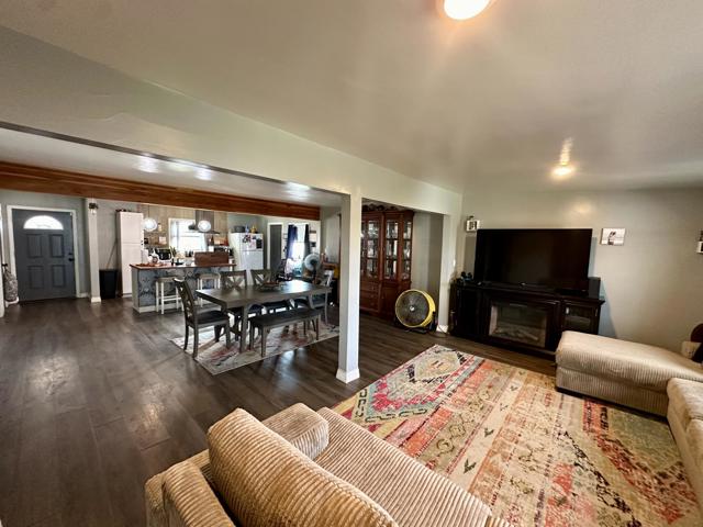 943 E Murphy Street, Blythe CA: https://media.crmls.org/mediaz/16a0f0cd-0d94-4be1-80d5-32cc00bae134.jpg