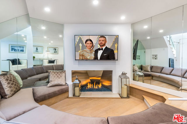 1415 Braeridge Drive, Beverly Hills CA: https://media.crmls.org/mediaz/16a15d9d-daa7-4732-876d-4407ab2d808a.jpg