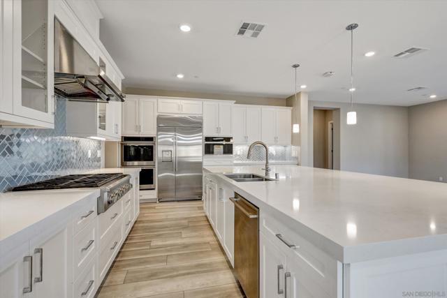 16231 Sunny Summit Dr, San Diego CA: https://media.crmls.org/mediaz/16a15df2-7fc0-44cd-bf34-5d5d834d559c.jpg