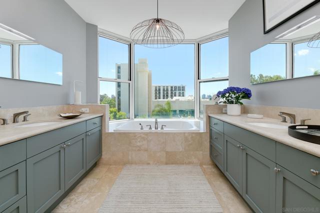 2500 6Th Ave, San Diego CA: https://media.crmls.org/mediaz/16a17e92-b0c8-40f8-b0e9-323c2d838437.jpg