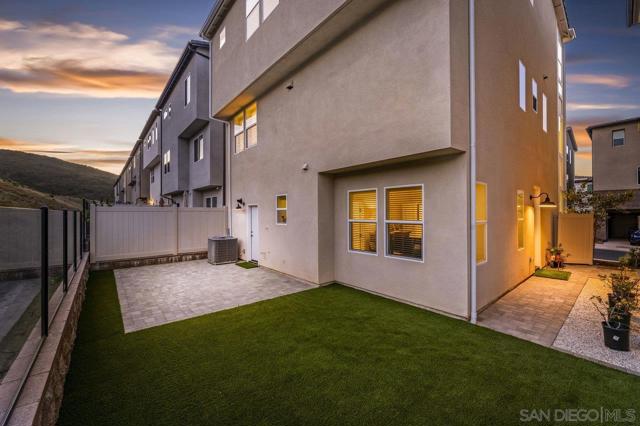 15447 Van Lodensteyn Way, San Diego CA: https://media.crmls.org/mediaz/16a1ec90-6c14-4364-8109-1809783d4f77.jpg