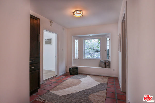 628 N Elm Drive, Beverly Hills CA: https://media.crmls.org/mediaz/16a227cd-463e-4bb0-80ad-89698b124dda.jpg