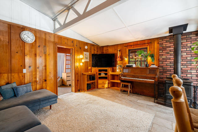 54820 Fern Drive, Idyllwild CA: https://media.crmls.org/mediaz/16a2a5af-1ef4-43bd-9ffa-fd45f65266d8.jpg