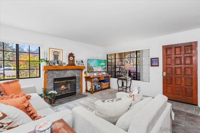 4145 Porte De Merano, San Diego CA: https://media.crmls.org/mediaz/16a3c2b4-e11b-453d-acc4-1b473512257c.jpg