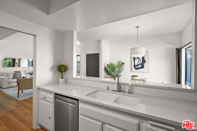 1655 Greenfield Avenue, Los Angeles CA: https://media.crmls.org/mediaz/16a3cb46-24e4-447b-8889-a6ade13e14fb.jpg