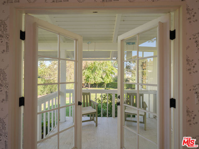 2 Eucalyptus Lane, Rolling Hills CA: https://media.crmls.org/mediaz/16a3daf6-8a51-404e-a2d4-93c5cc6450f4.jpg