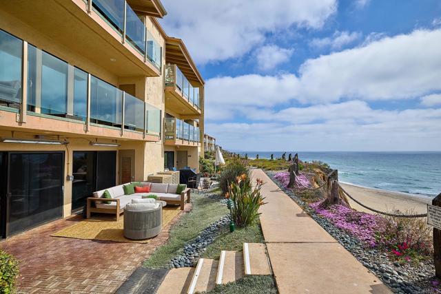 435 S Sierra Avenue, Solana Beach CA: https://media.crmls.org/mediaz/16a41337-87ca-4fd5-a513-137f7dfc2c34.jpg