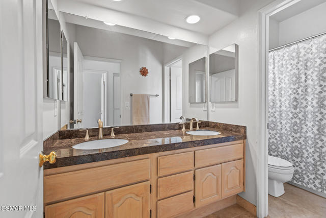 1025 Sunset Oak Circle, Newbury Park CA: https://media.crmls.org/mediaz/16a4b667-6970-4908-b1b1-632a210069d0.jpg