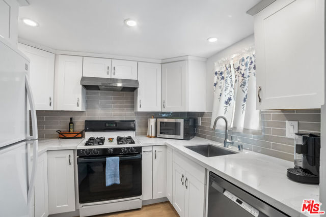 241 Monterey Road, South Pasadena CA: https://media.crmls.org/mediaz/16a5204d-bce9-4ab1-8736-bfff42429668.jpg