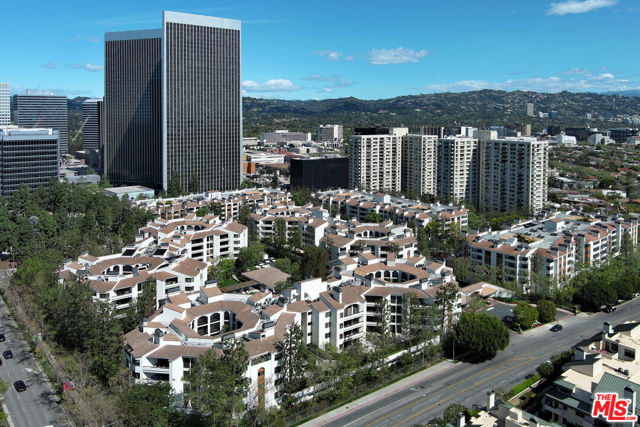2102 Century Park Lane, Los Angeles CA: https://media.crmls.org/mediaz/16a6e9f7-e734-42e7-bff4-57ee856a565d.jpg