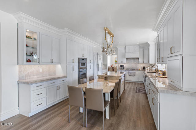 848 Greenridge Drive, La Canada Flintridge CA: https://media.crmls.org/mediaz/16a76d68-6b6b-45e4-b604-01120a3fb8a4.jpg