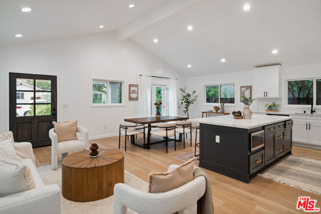 3326 La Clede Avenue, Los Angeles CA: https://media.crmls.org/mediaz/16a7dd54-994c-44a0-83fb-badcbaf3a2cb.jpg