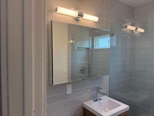 6051 La Jolla Hermosa Ave, La Jolla CA: https://media.crmls.org/mediaz/16a7decd-6498-49dd-99ca-04fb4dd3d2ca.jpg