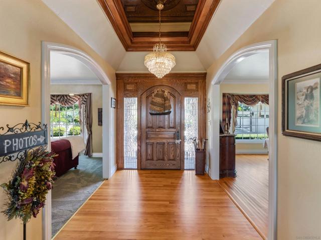 17502 Corte Lomas Verdes, Poway CA: https://media.crmls.org/mediaz/16a8280d-11a9-447e-8b0d-f5a3cce24215.jpg