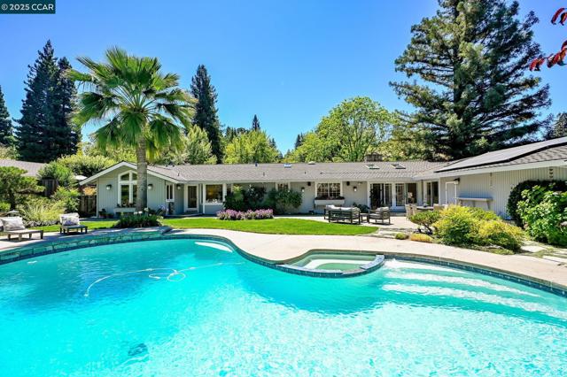 1023 White Gate Rd, Alamo CA: https://media.crmls.org/mediaz/16a85f8e-9e6c-4906-9a81-87fbcb64dc6e.jpg