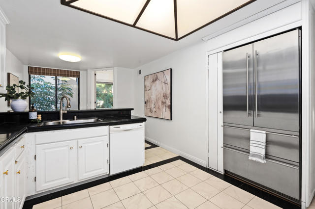 Detail Gallery Image 12 of 37 For 2329 Century Hill, Los Angeles,  CA 90067 - 2 Beds | 2 Baths