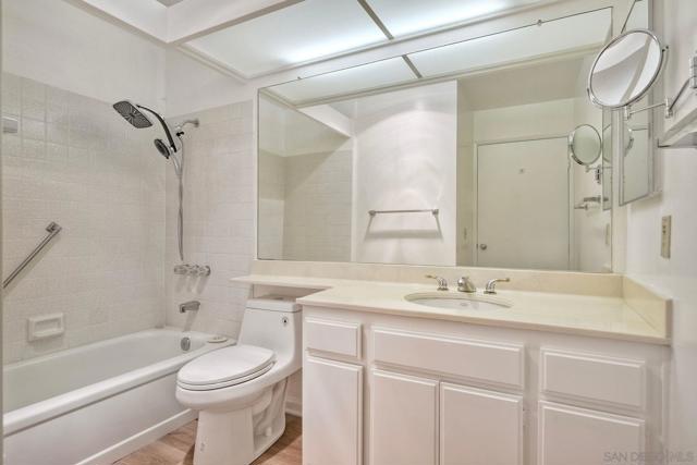 17438 Plaza Otonal, San Diego CA: https://media.crmls.org/mediaz/16a8a915-f122-47fd-9996-ac730570e9bb.jpg