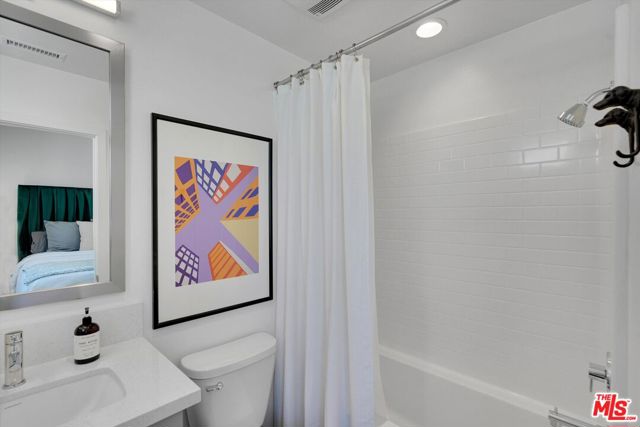 2927 Exposition Place, Los Angeles CA: https://media.crmls.org/mediaz/16a91a8f-aa81-45ba-8a23-39d2893f87a0.jpg