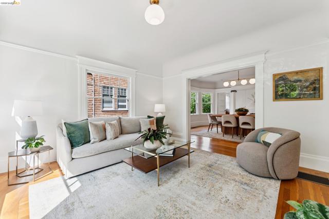 Image 8 of 60 For 2035 Francisco St