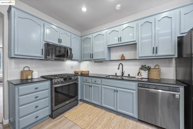 8892 Bellina Commons, Dublin CA: https://media.crmls.org/mediaz/16a95db2-4c32-4538-8179-6abf48eaeb3b.jpg