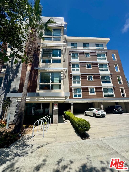 4140 Glencoe Avenue, Marina del Rey CA: https://media.crmls.org/mediaz/16a964f2-deb3-4c56-9dc4-8ddd33f069d7.jpg