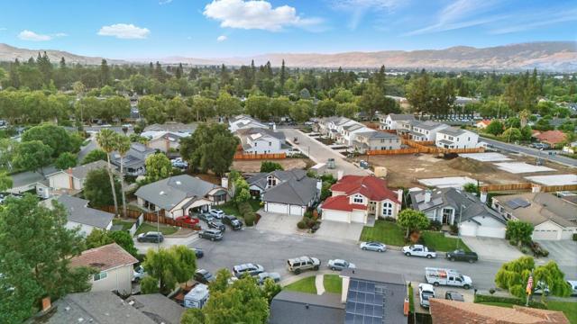 735 Georgetown Place, Gilroy CA: https://media.crmls.org/mediaz/16a9a0f4-8412-49d0-84a7-e925895a6ff1.jpg